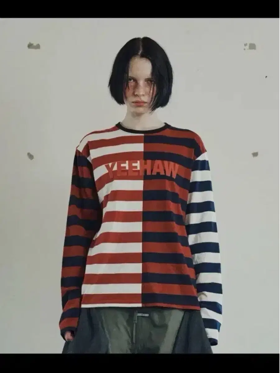 더바이닐하우스 PAINTING STRIPE LS TEE RED